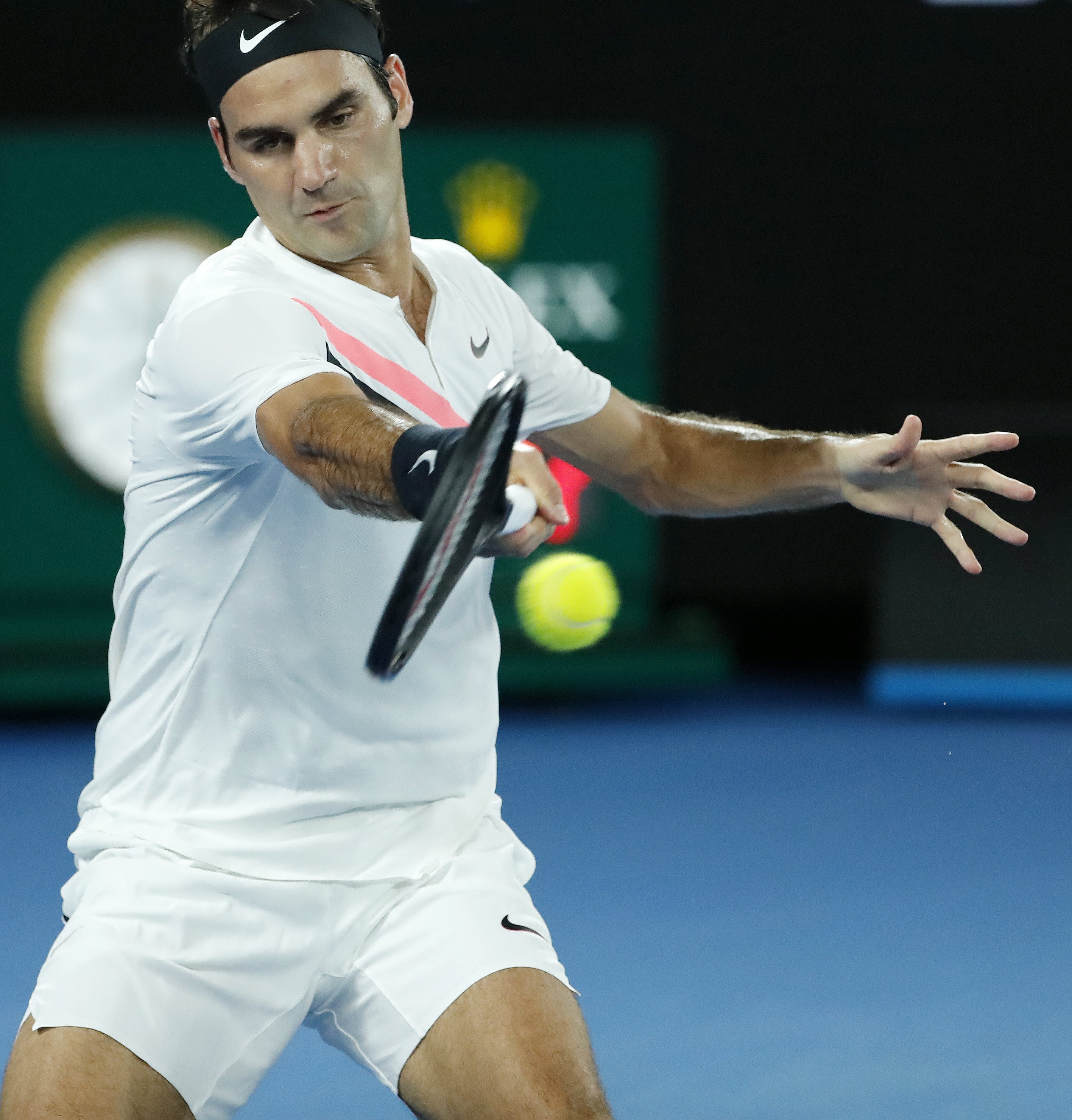 法国网球队爆冷澳大利亚网球队，费德勒高光表现