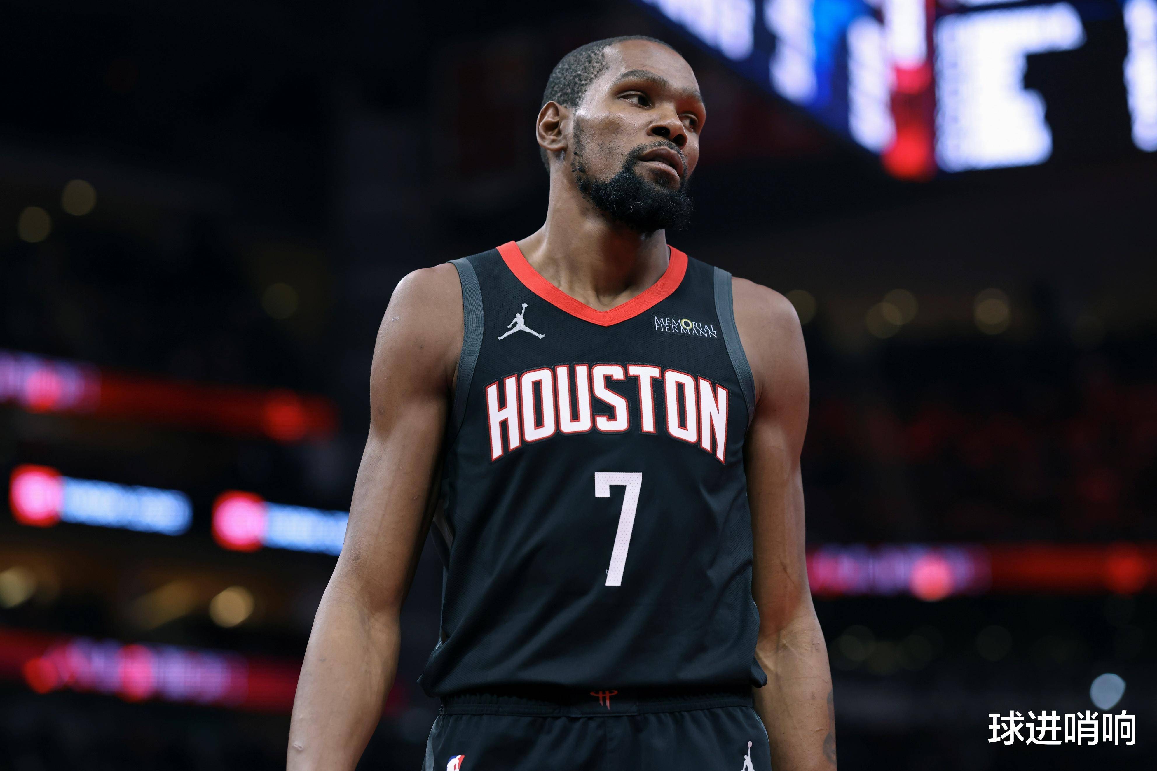 勇士翻盘四川队，杜兰特带队取胜