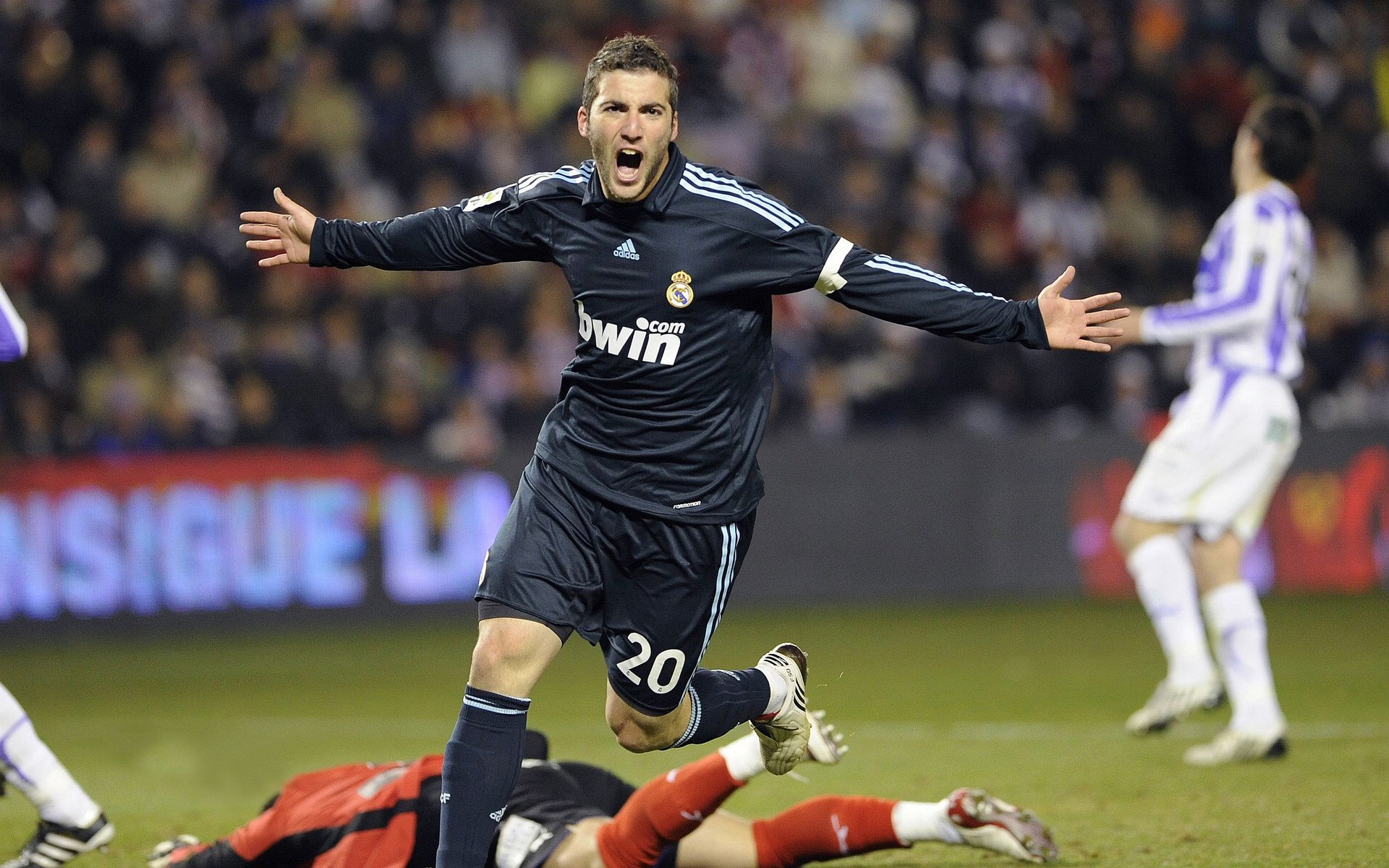 战术的胜利与个体的光芒，从广厦压制广东到伦纳德英超争冠的启示