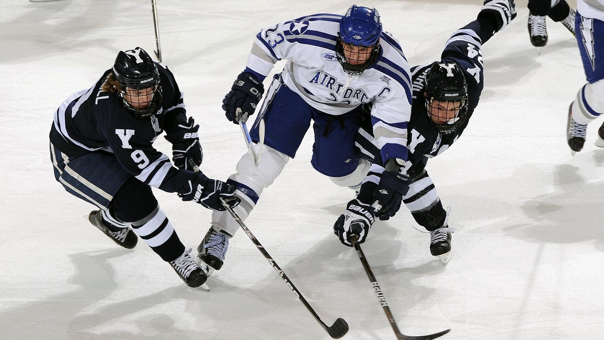 开云APP-浓眉擎天柱，火箭正面击溃勇士，一场定义新时代的团队之战