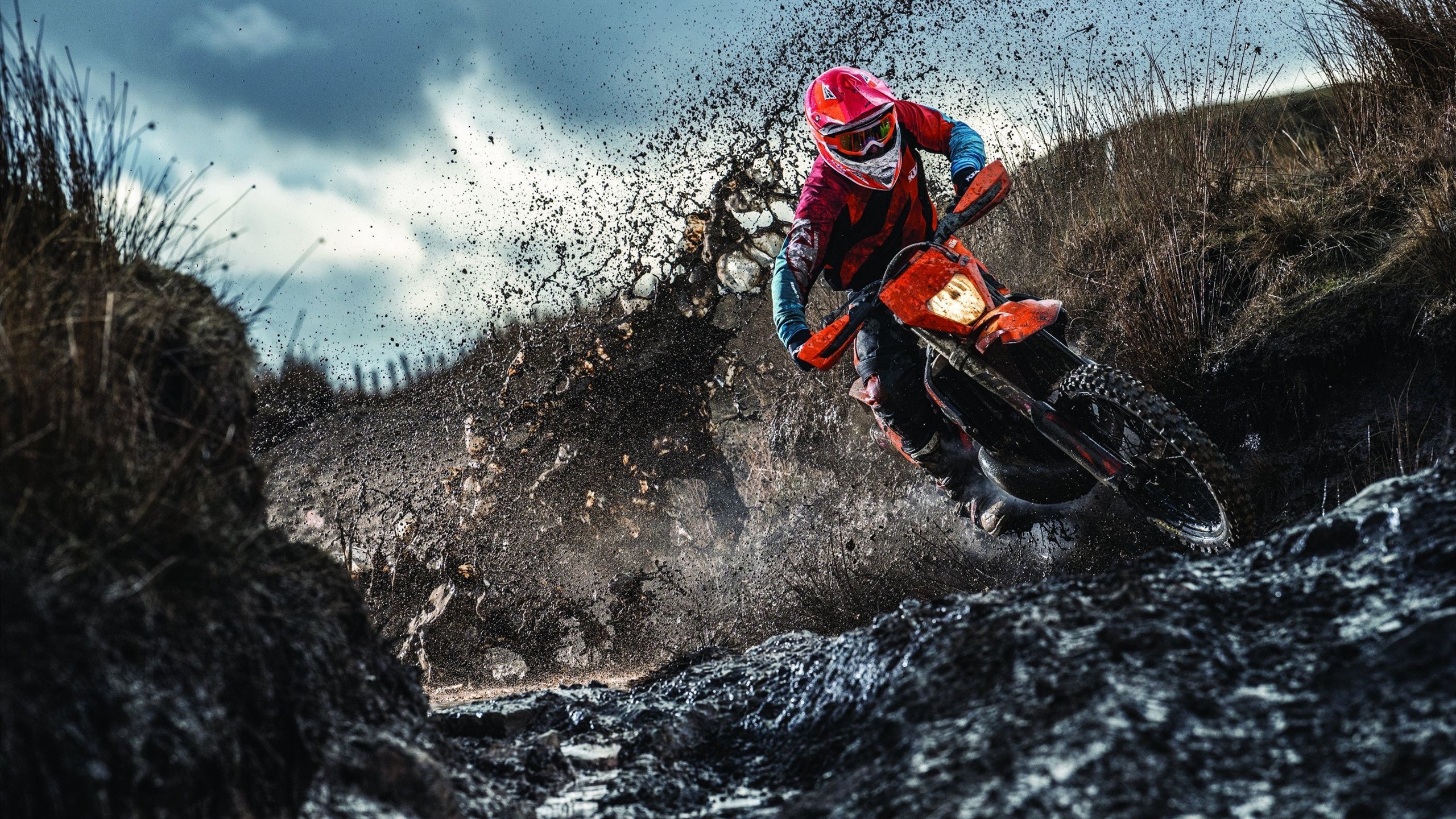 冰与火的较量，冰岛战术纪律击穿西班牙，卡拉斯科成稳定器扛起攻防大旗