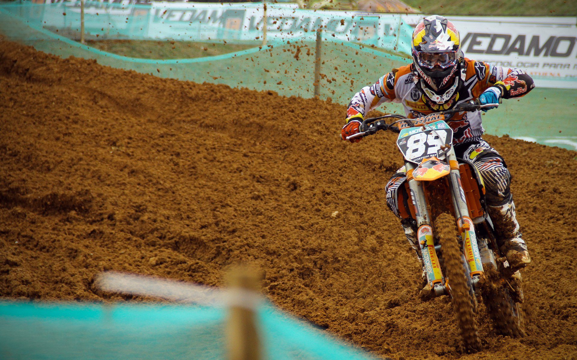 奇迹之夜，阿隆索驾驶索伯赛车统治全场，历史性击败红牛王朝