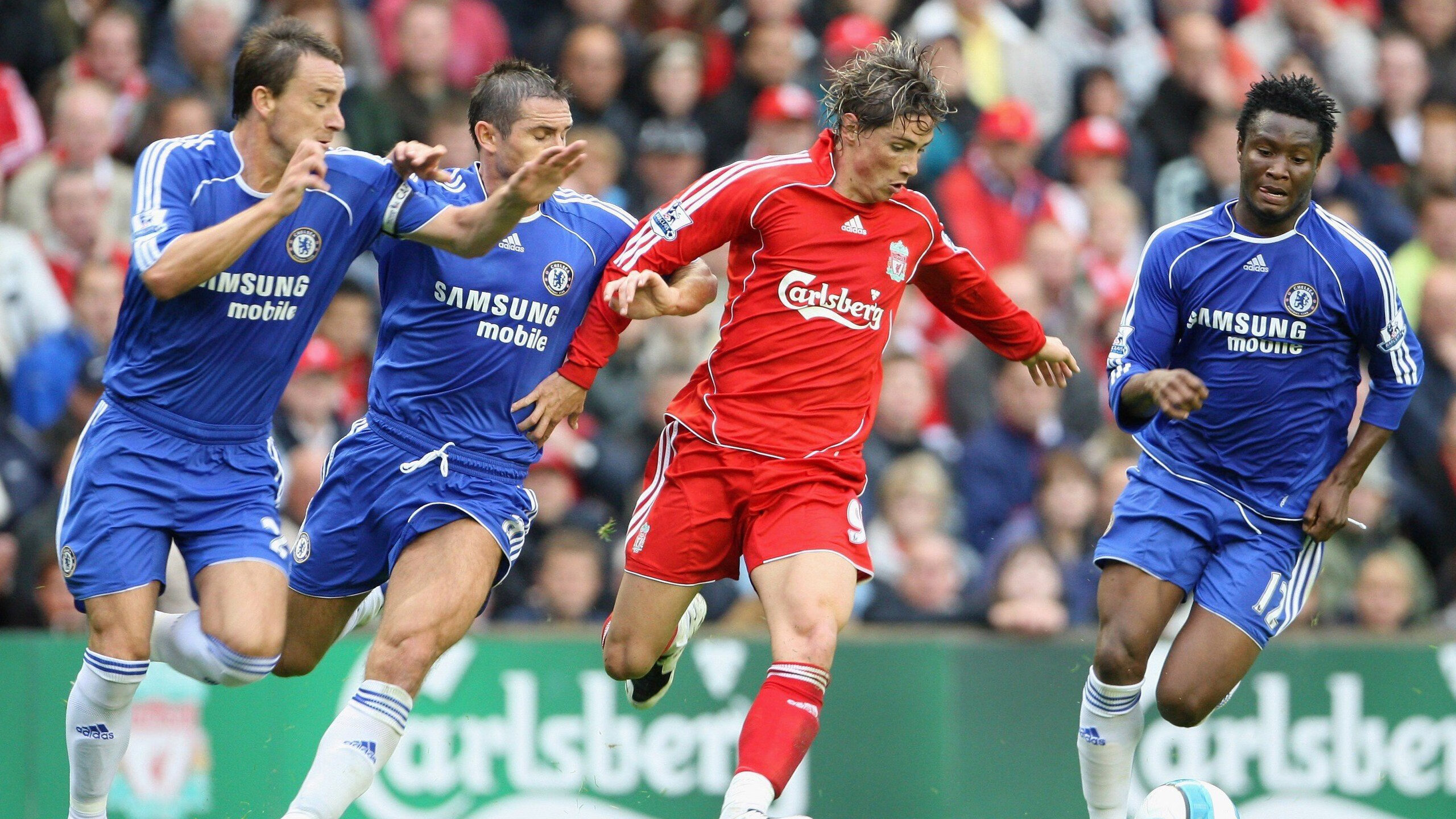 开云官方app入口-孤胆英雄与银色奇迹，汉密尔顿扛鼎绝杀，梅赛德斯逆境重生